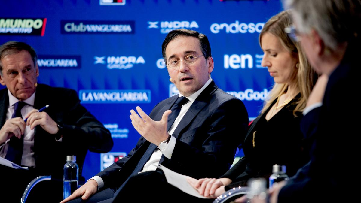 Albares exige a Feijóo que pida disculpas por lo que considera un “grave incidente diplomático”