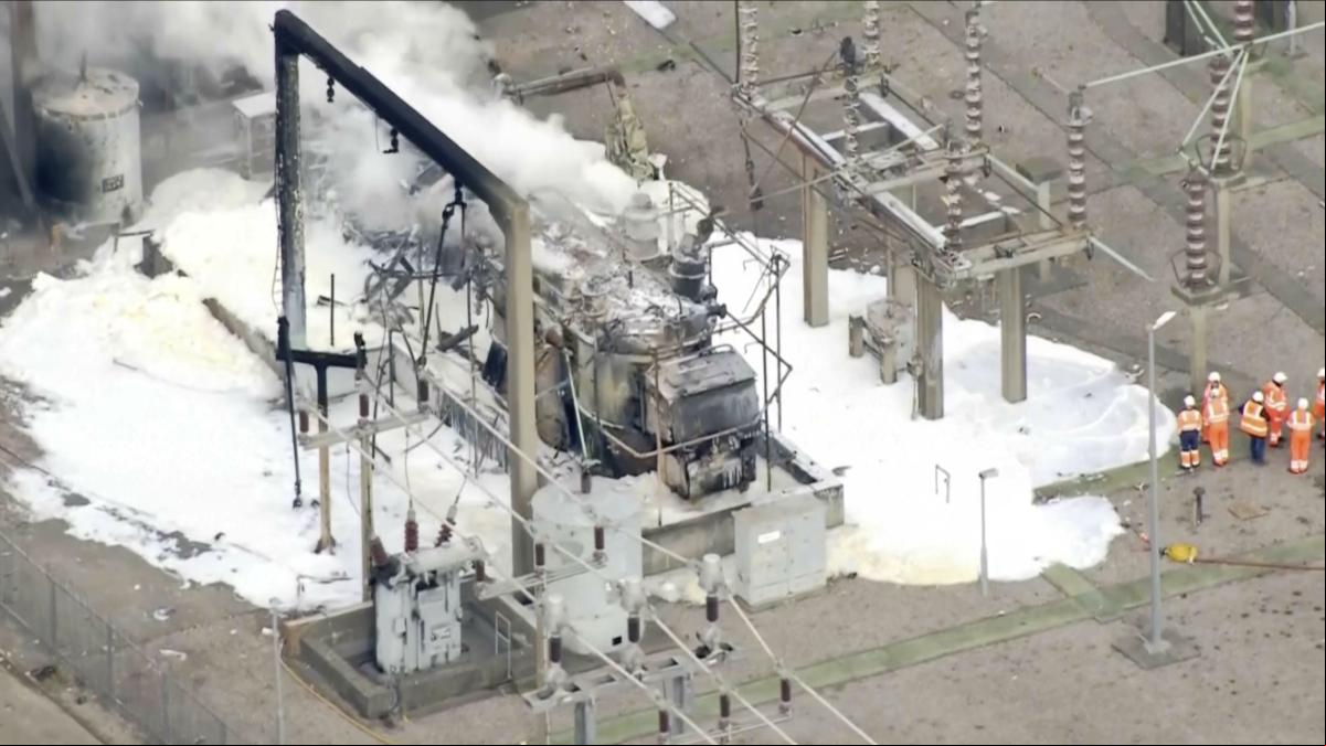 El aeropuerto de Heathrow retoma los primeros vuelos tras el incendio que lo ha paralizado