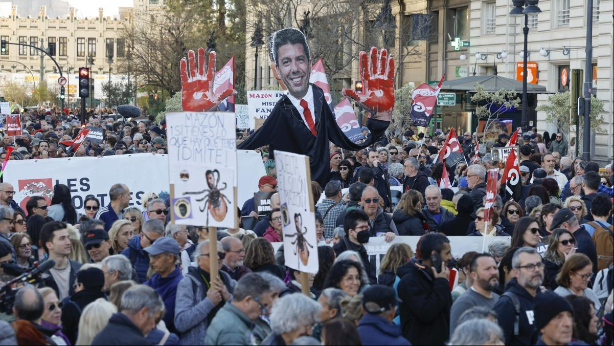 Miles de personas exigen la dimisión de Mazón en la sexta manifestación por la dana de Valencia