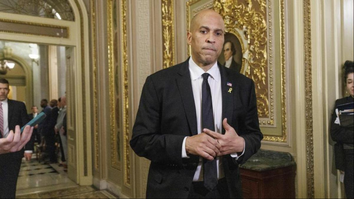 Un senador demócrata bate el récord del discurso más largo en el Senado como protesta hacia Trump