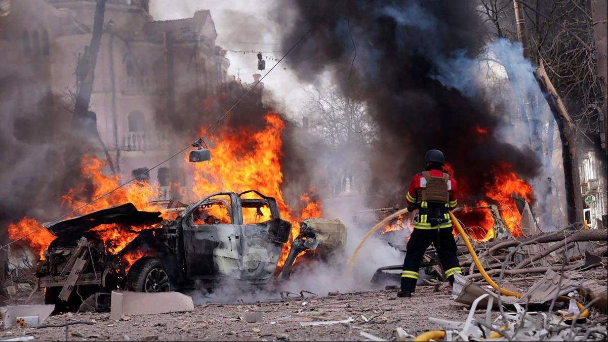 Rusia ataca con misiles el centro de Sumi y causa 34 muertos, denuncia Ucrania
