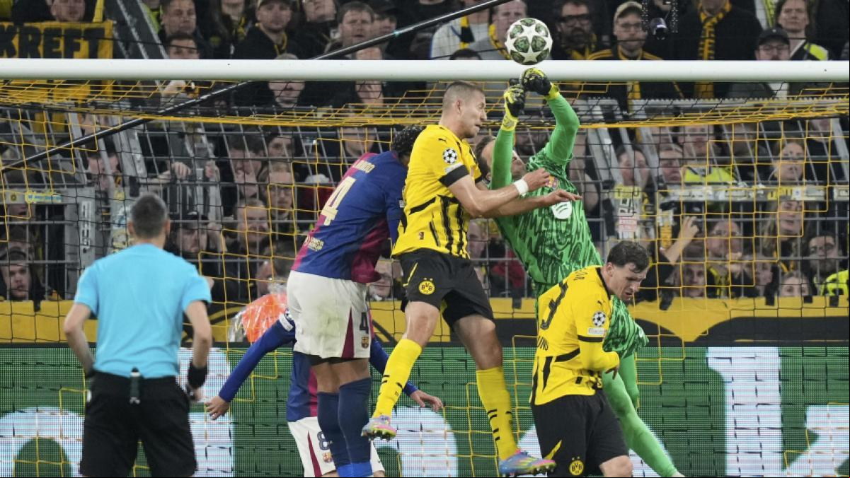 El Barça sufre, pierde pero sobrevive y alcanza las semifinales de la Champions