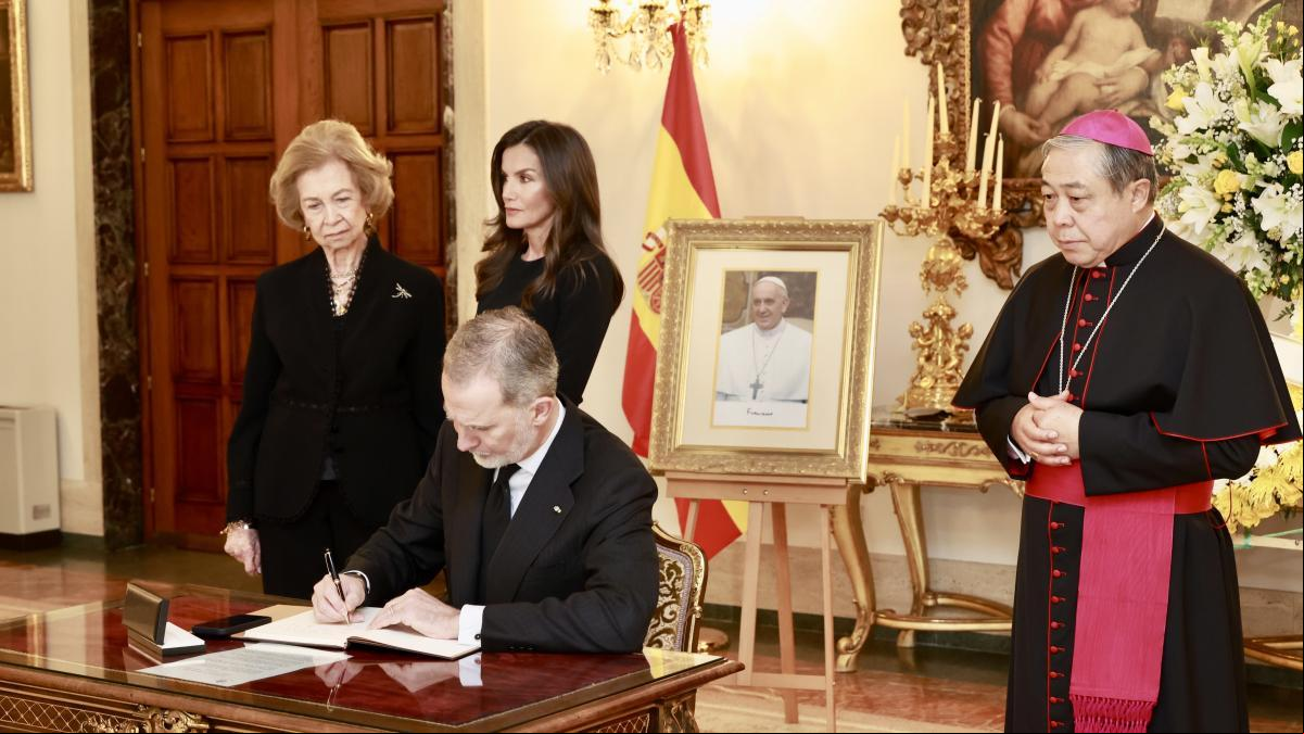 Los Reyes acudirán al funeral del papa Francisco, “el faro ético de nuestro tiempo”