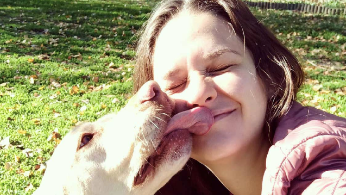 Jessica da Silva, experta en nutrición canina: “Como el mango es dulce no necesita nada de azúcar, a tus peludos les va a encantar“”
