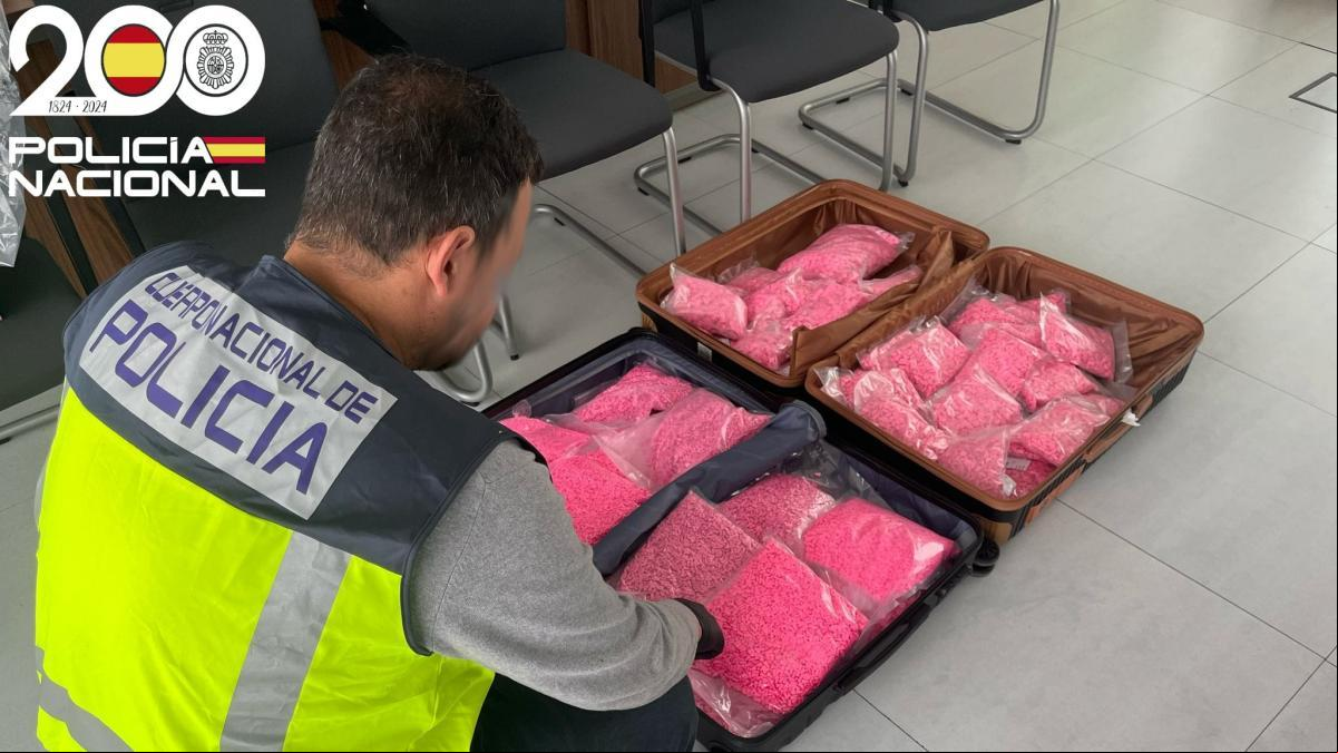 Detienen en el aeropuerto de Ibiza a un joven con 50 kilos de pastillas de éxtasis en la maleta