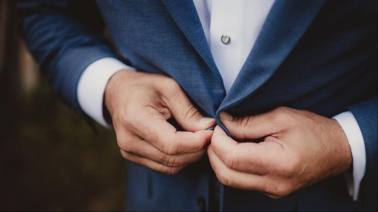 Encuentra el traje perfecto: opciones elegantes, modernas, versátiles y a buen precio para bodas, comuniones o bautizos