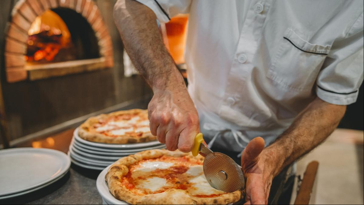 El hombre que solo se come el borde de la pizza