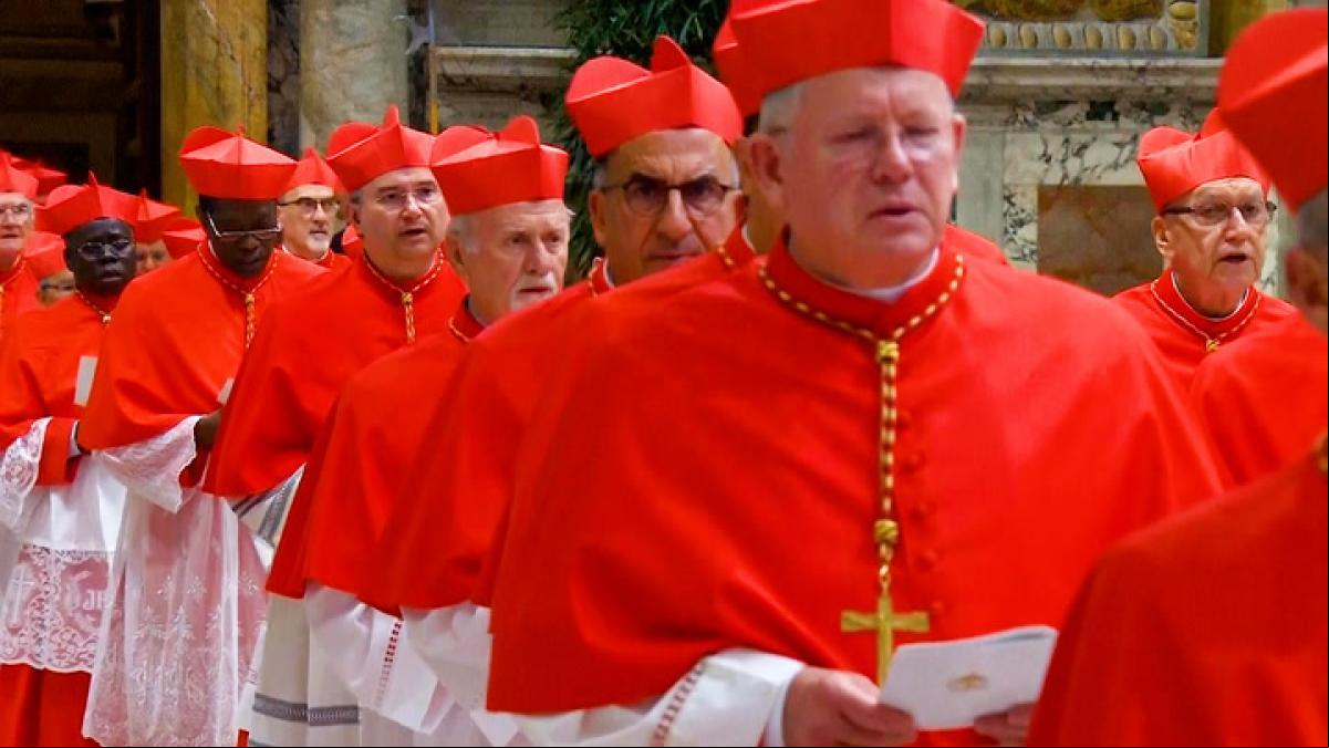 Así es como los cardenales entran en la Capilla Sixtina para el cónclave