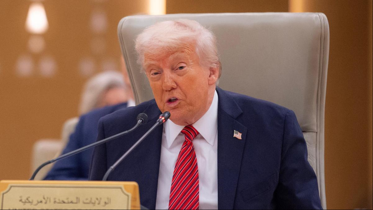 Trump le dice a Walmart que “pague los aranceles” en lugar de subir los precios