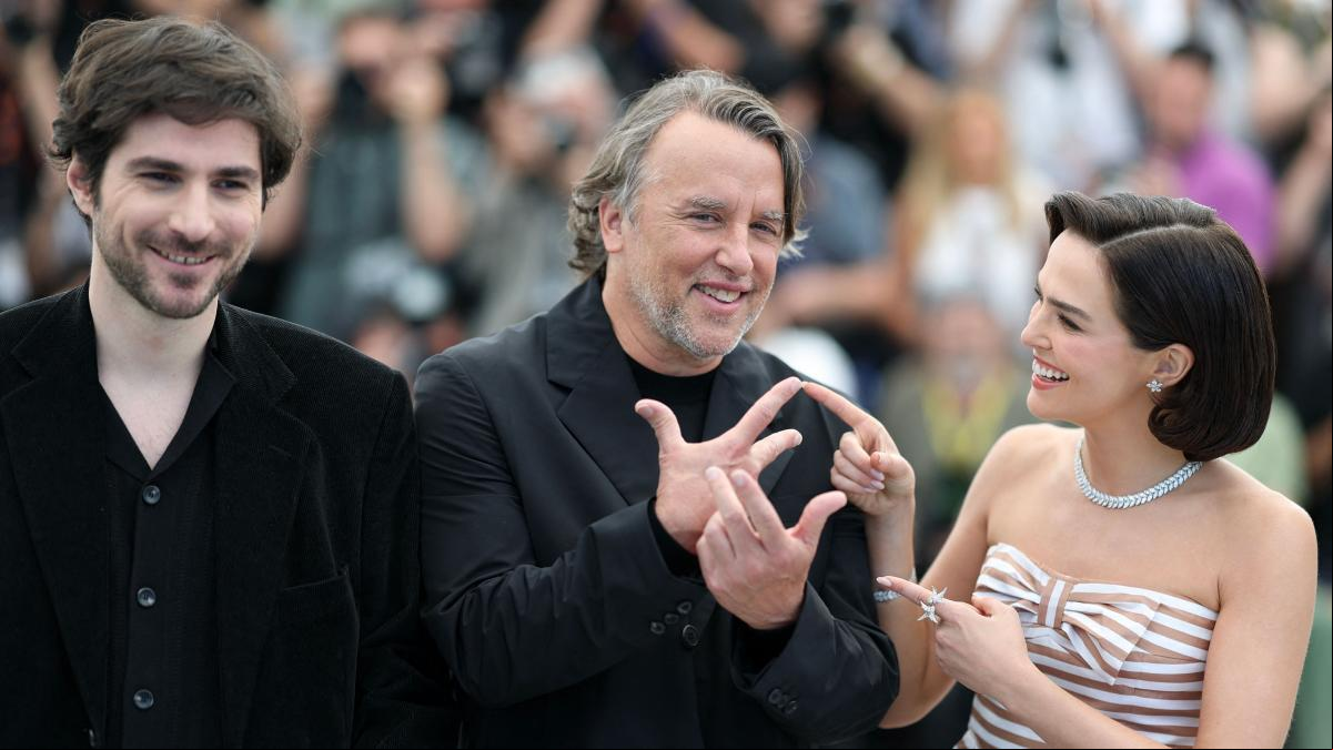 Linklater deslumbra en Cannes con su oda a Godard y el rodaje de Al final de la escapada