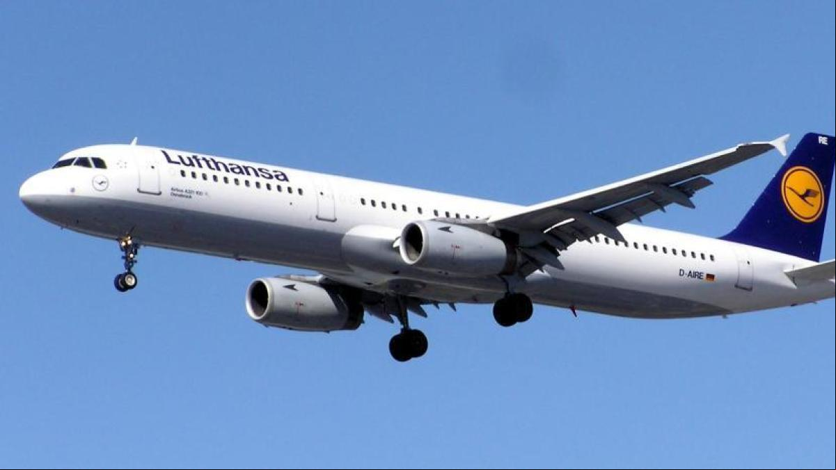 Un avión voló 10 minutos sin pilotos sobre España: el capitán estaba en el lavabo y el copiloto se desmayó