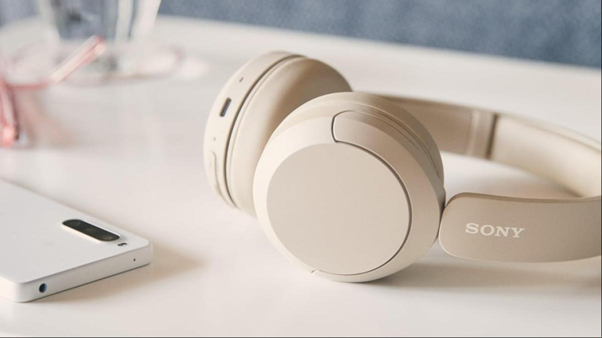 Hasta 50 horas de batería, sonido mejorado y diseño ligero: así son los WH-CH520 de Sony