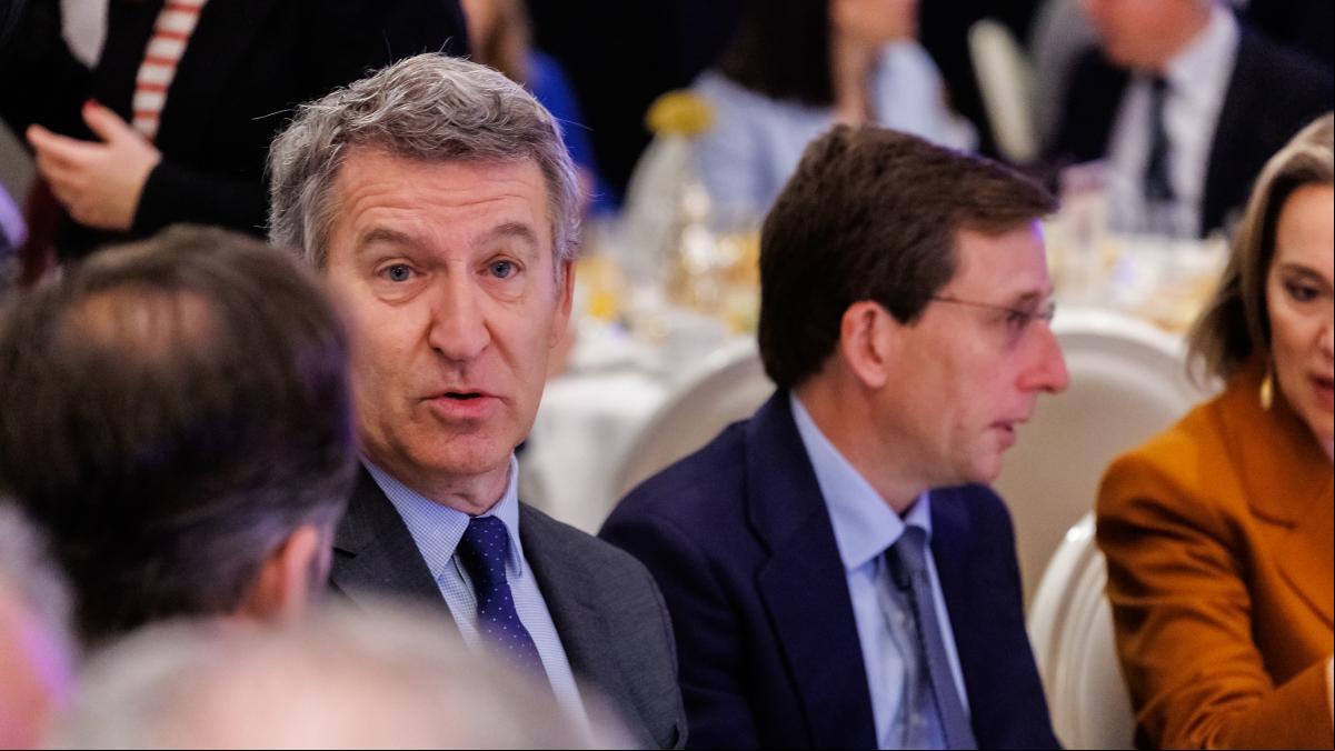 El rumbo moderado de Feijóo tensa las costuras del PP en el pistoletazo de salida de su congreso El rumbo moderado de Feijóo tensa las costuras del PP en el pistoletazo de salida de su congreso