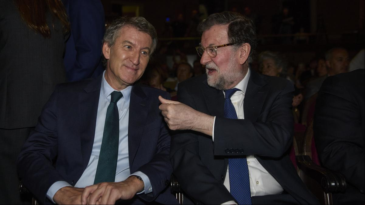 Aznar s’afegeix a les veus del PP que demanen a Feijóo un projecte il·lusionant