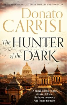 THE HUNTER OF THE DARK (edición en inglés)