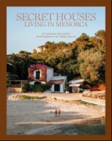 SECRET HOUSES: LIVING IN MENORCA (edición en inglés)