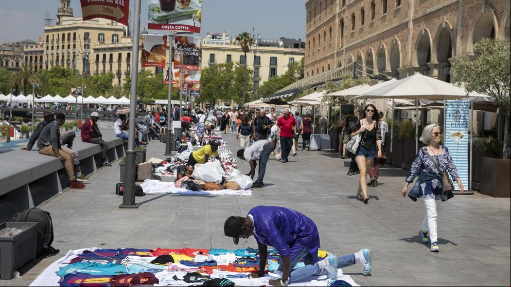 Expertos fiscales apuestan por gravar más al turismo