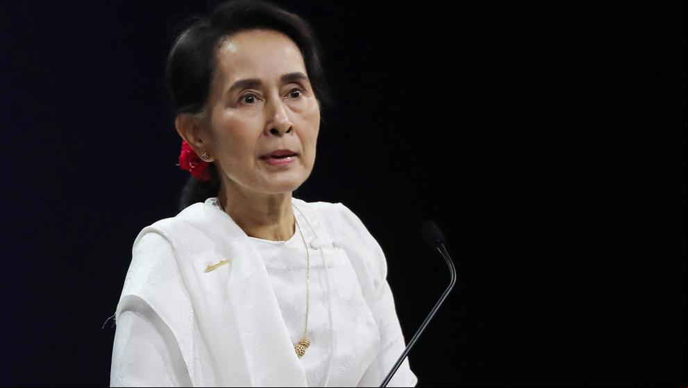 Siete años de cárcel para un columnista que criticó a Suu Kyi en Facebook