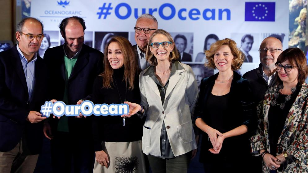 Una veintena de celebridades clama contra el plástico que ahoga los océanos