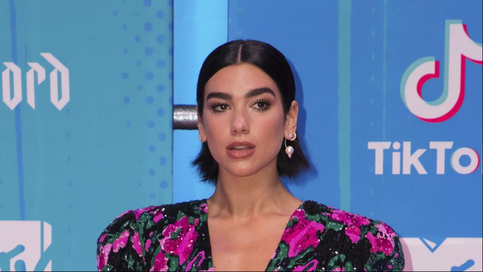 Dua Lipa se queda sin maletas en el aeropuerto de Madrid