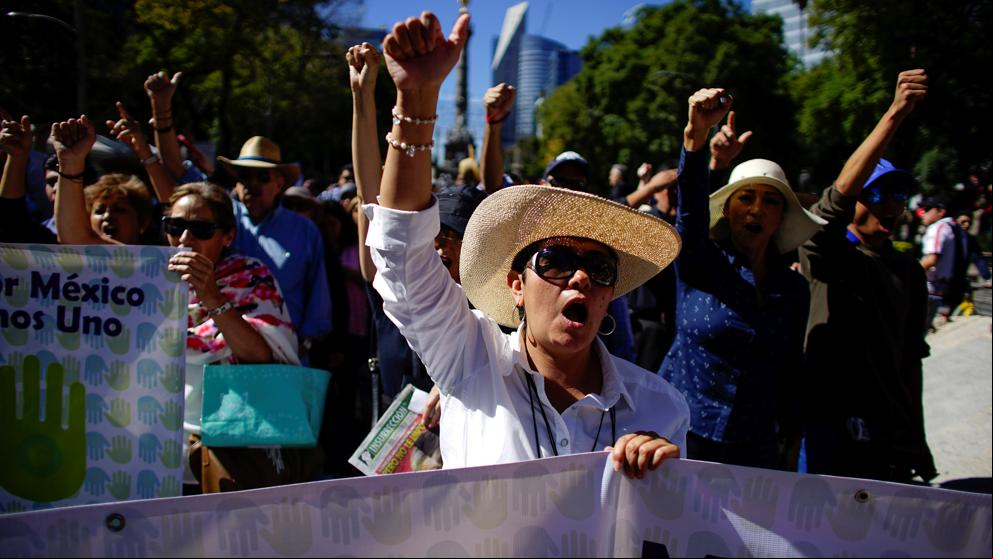 López Obrador empieza su primer día de presidencia con una manifestación en su contra López Obrador empieza su primer día de presidencia con una manifestación en su contra