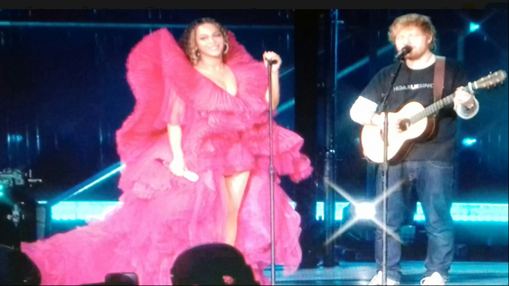 Los fans se indignan con Ed Sheeran por ir mal vestido en su última actuación con Beyoncé