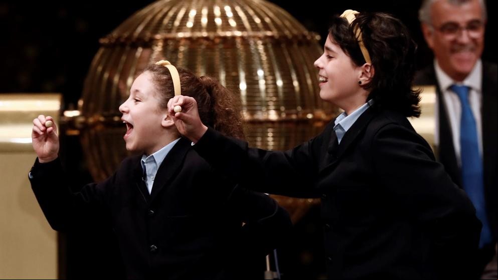 Aya, la niña de los “mil euros” canta el Gordo de la Lotería de Navidad
