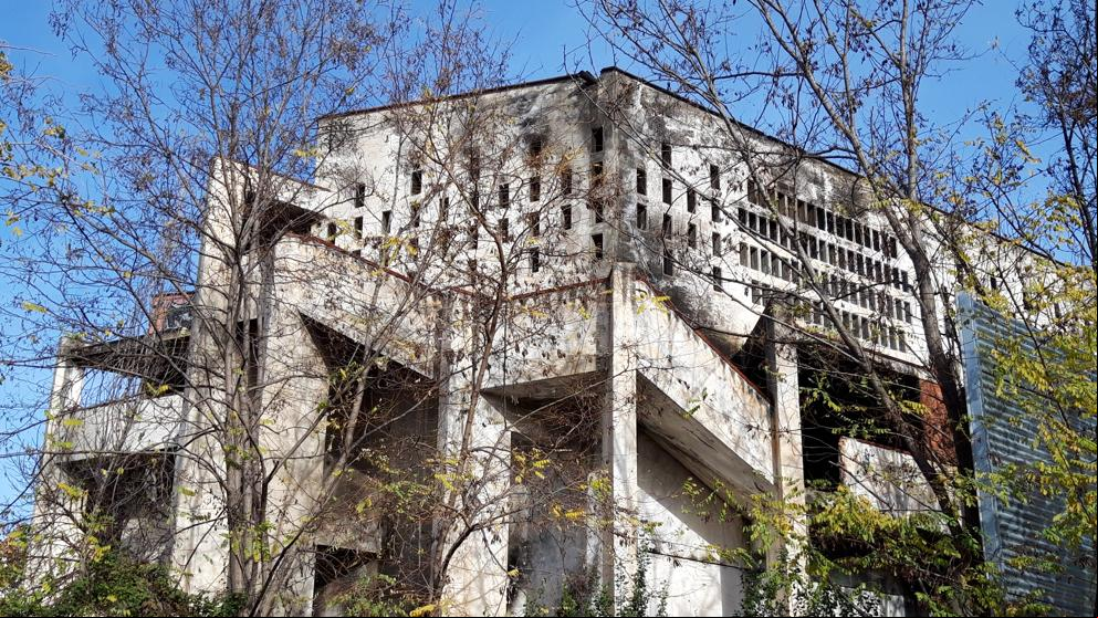 La antigua fábrica Piher, un edificio modélico en riesgo de derrumbe