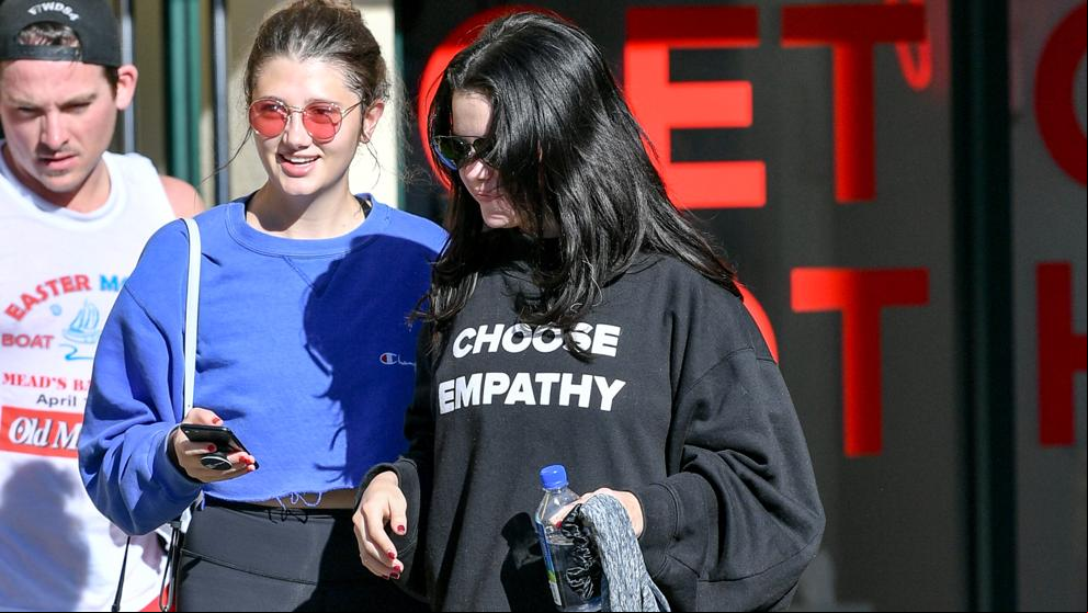 La sudadera positiva de Selena Gómez que cuesta menos de 20 euros