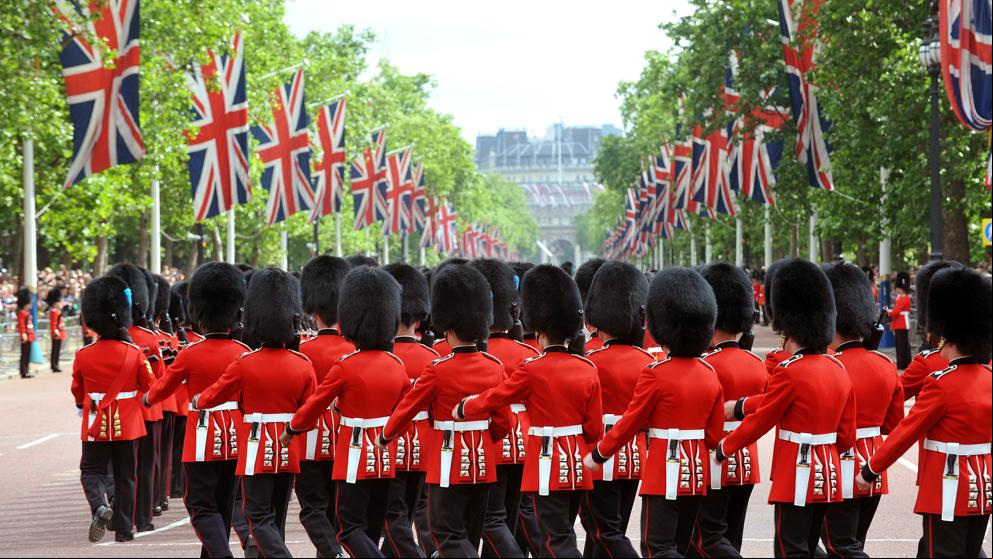 ‘Bohemian Rhapsody’ arrasa de la mano de los guardias de Buckingham Palace
