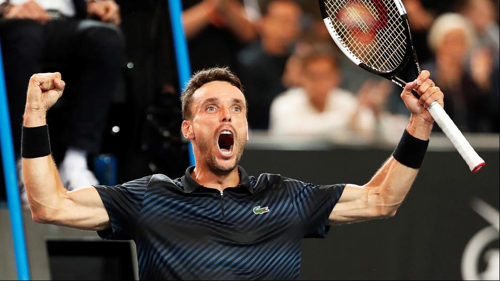 Bautista y Federer siguen imparables en Australia