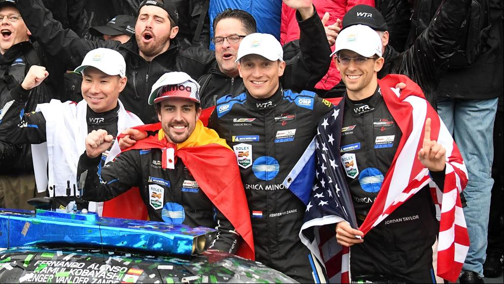 Fernando Alonso gana unas 24 horas de Daytona pasadas por agua