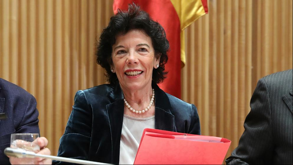 Celaá se opone a la cotización a la Seguridad Social de los becarios