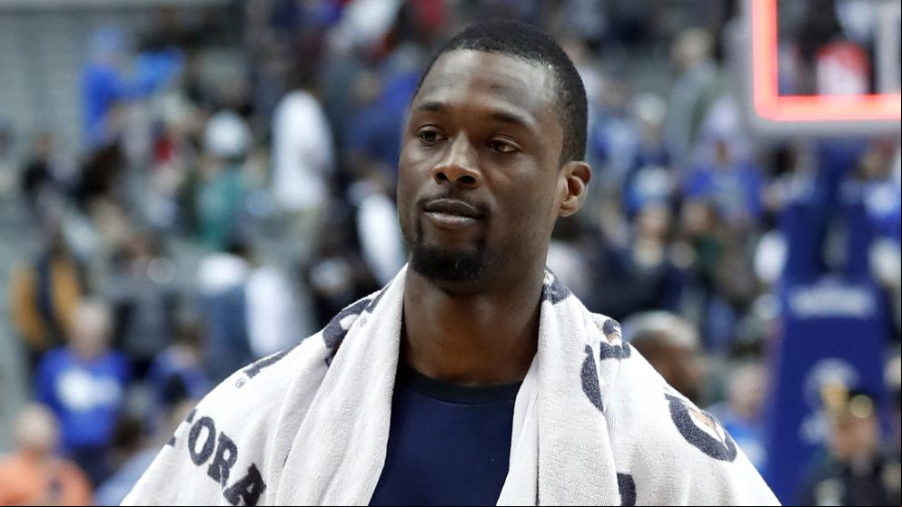 Un jugador de la NBA se entera de su traspaso a medio partido