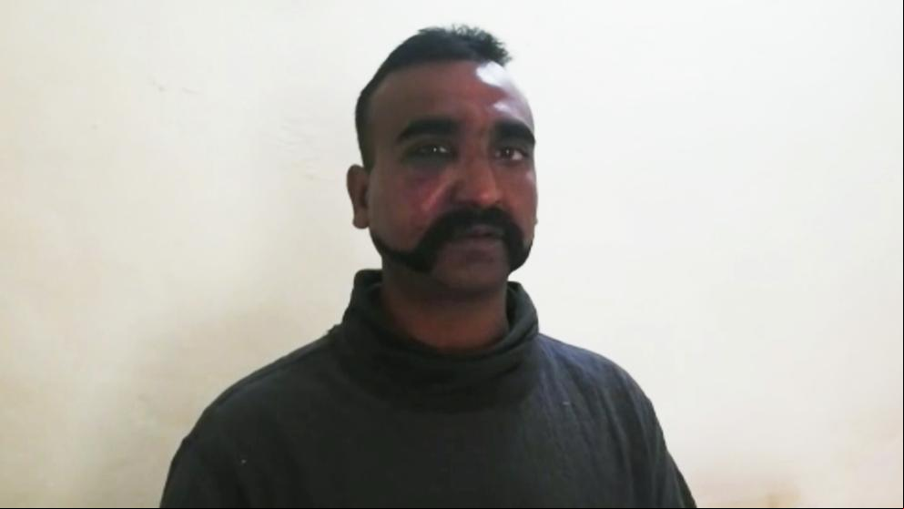 Pakistán se venga con la captura de un piloto indio tras derribar su caza