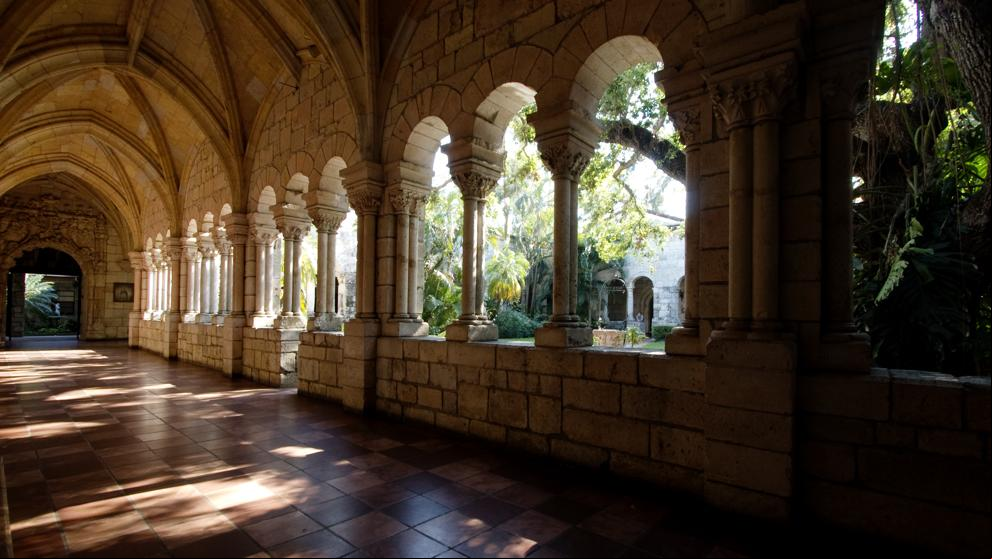 ¿Por qué hay un monasterio español del siglo XII en Miami Beach?