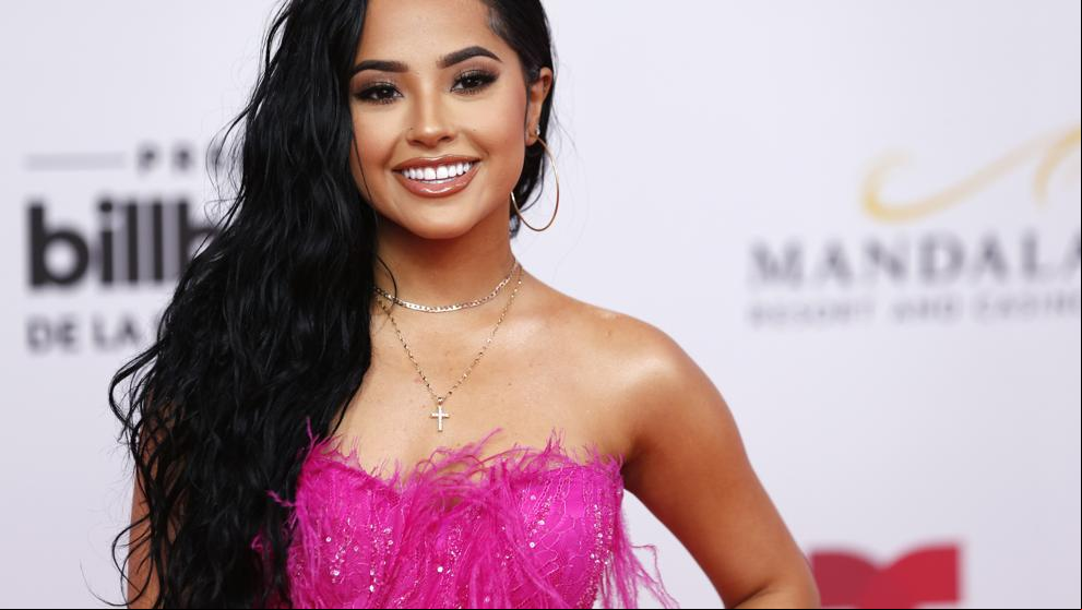 El brillo y transparencias dominan la alfombra roja de los Billboard latinos