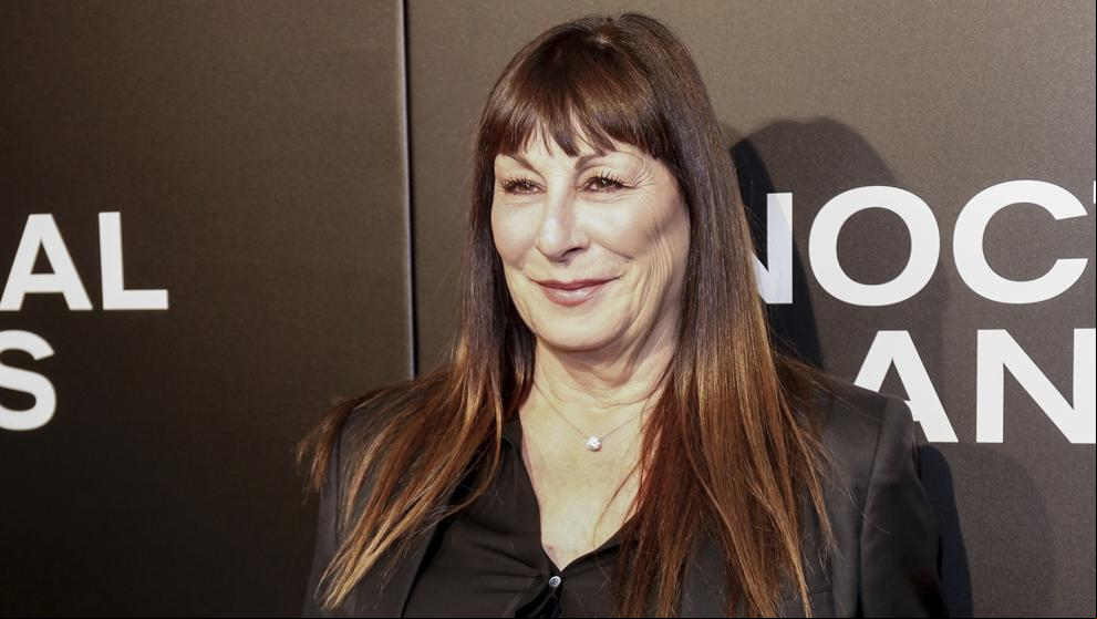 Anjelica Huston sale en defensa de Woody Allen y Roman Polanski
