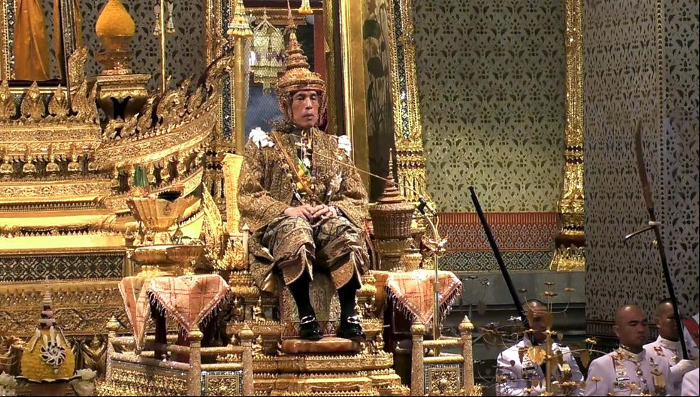 La coronación del rey de Tailandia: tres días, 28 millones de euros y súbditos arrodillados