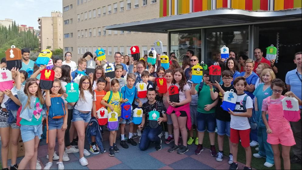 El Hospital de Jaén recibe 50 dispositivos para quimioterapia con imágenes de superhéroes