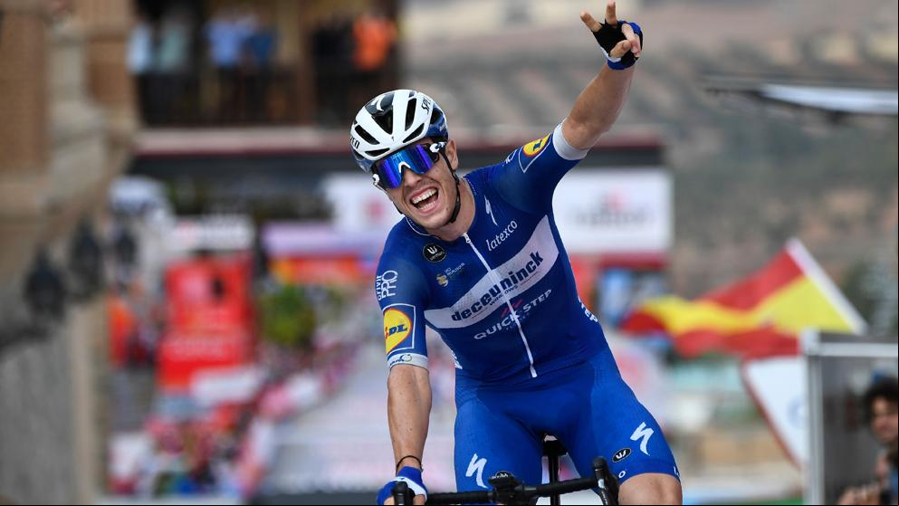 Roglic salva el día tras una polémica decisión de la UCI