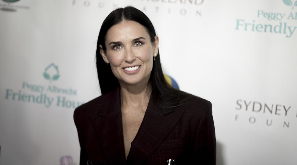 Un aborto con Ashton Kutcher, una violación en la adolescencia y sus adicciones: Demi Moore se ‘desnuda’ en sus memorias