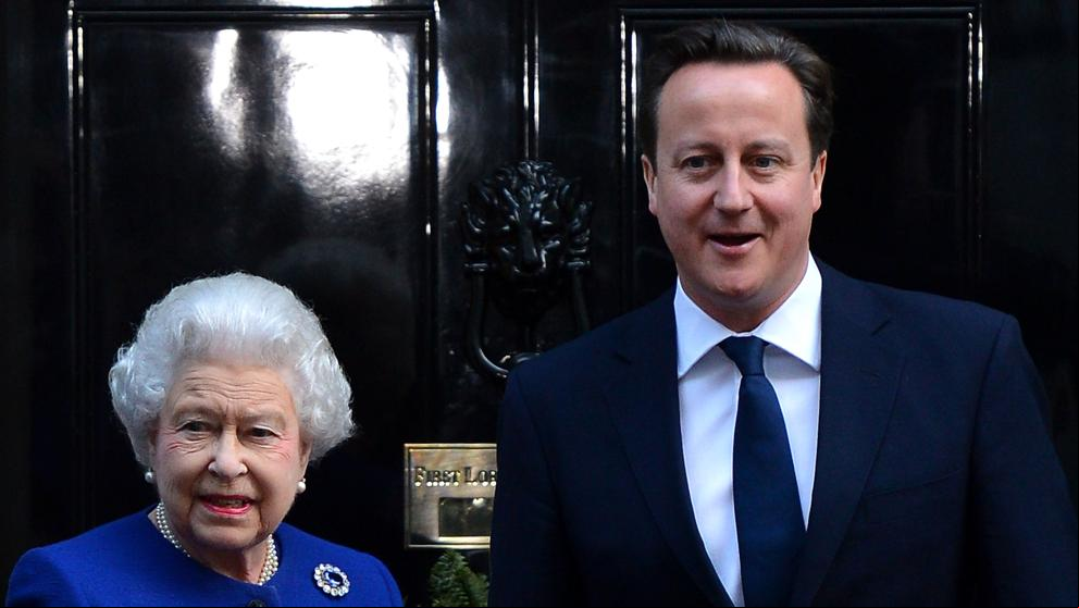 Isabel II, molesta con Cameron por revelar que el ex ‘premier’ le pidió apoyo en el referéndum de Escocia