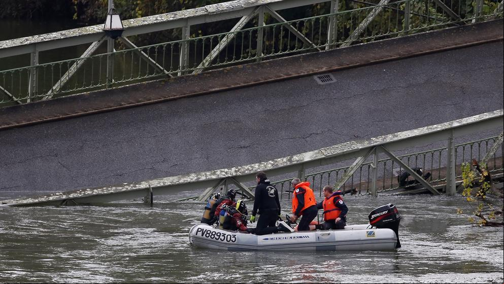 Dos muertos y varios desaparecidos tras derrumbarse un puente cerca de Toulouse