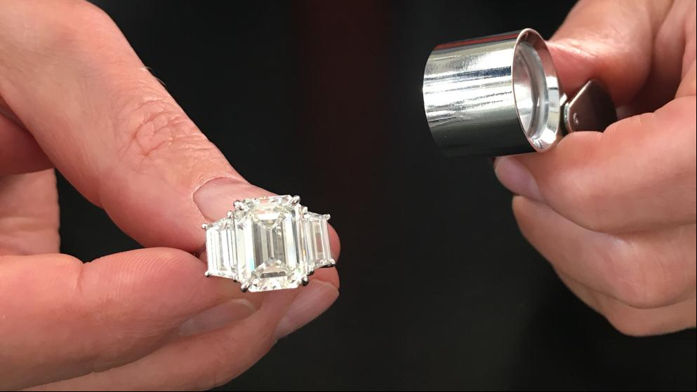 ¿Cómo detectar un diamante sintético?