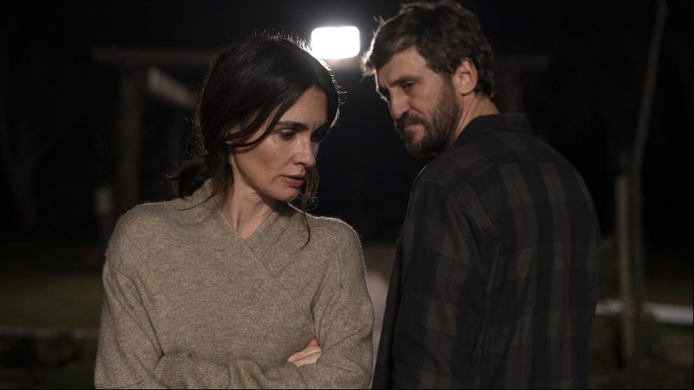 Paz Vega y Raúl Arévalo se hunden en el barro de los conflictos de pareja y por el medio ambiente