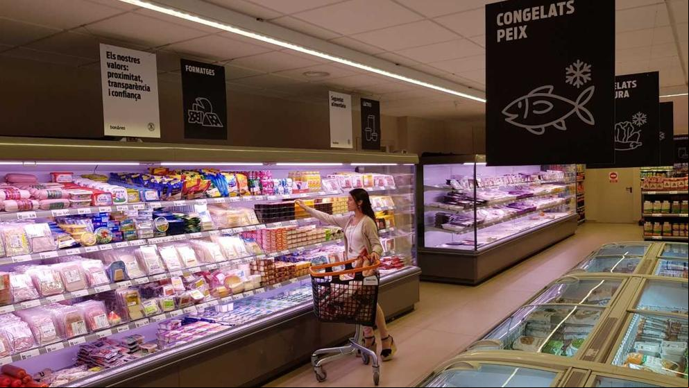 Oleada de aperturas y contrataciones en los supermercados