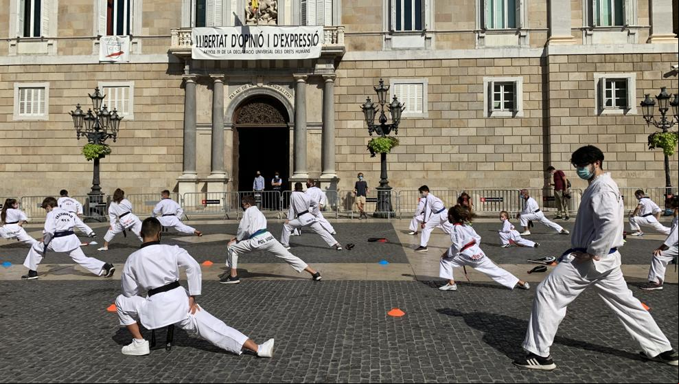 Los gimnasios salen a la calle contra el cierre de actividad