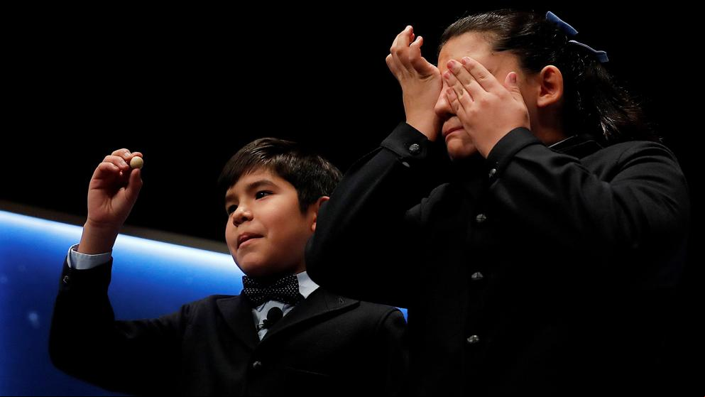 Lotería del Niño 2020: La emoción de una niña de San Ildefonso al cantar su primer premio