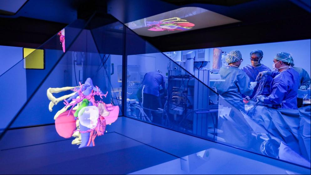 Salud prueba una tecnología que permite ver la anatomía del paciente en 3D durante una operación